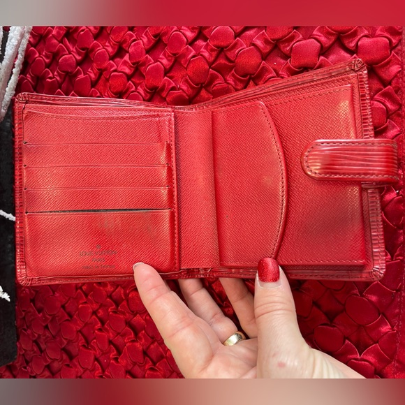 Authentic LOUIS VUITTON Red Epi bifold wallet - Picture 13 of 15